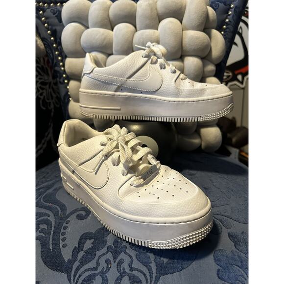 Nike Sage Low Triple White Air Force 1 Size 7/EU 38 - Picture 1 of 8